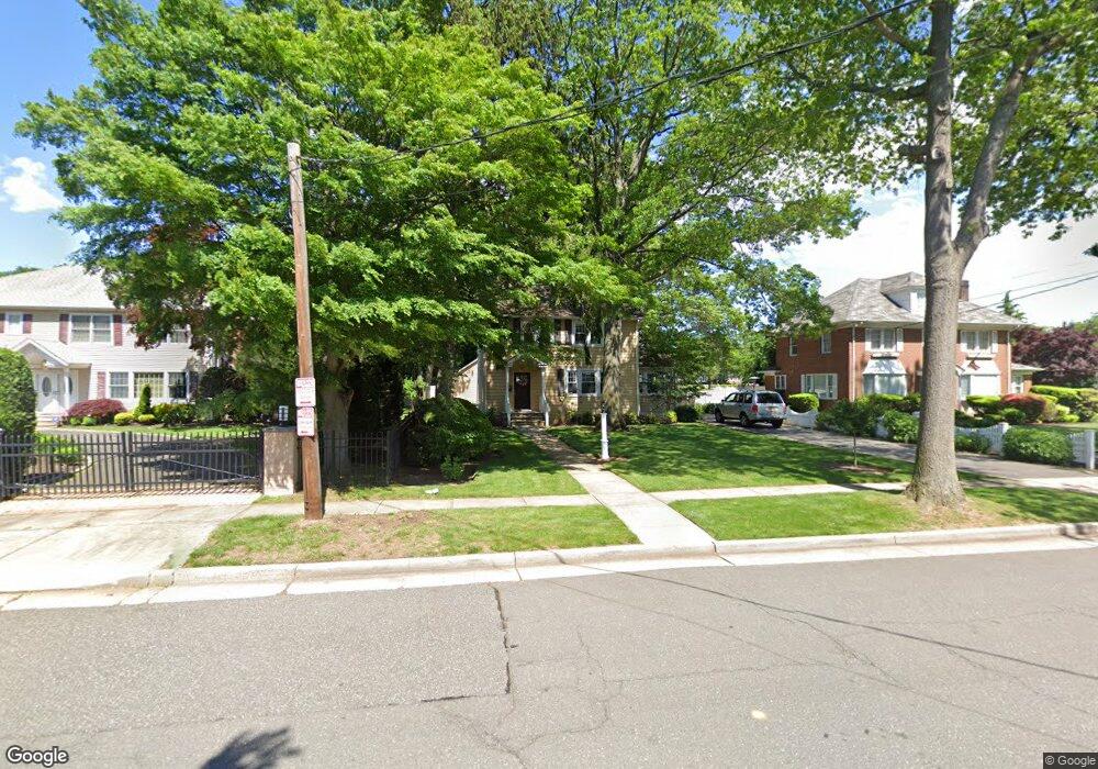 90 Saint Pauls Rd N, Hempstead, NY 11550 - photo 1