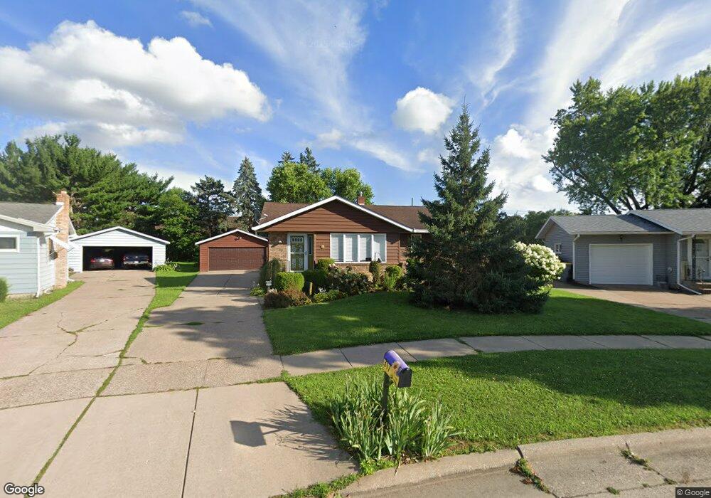 317 N 3rd St, La Crescent, MN 55947 - photo 1