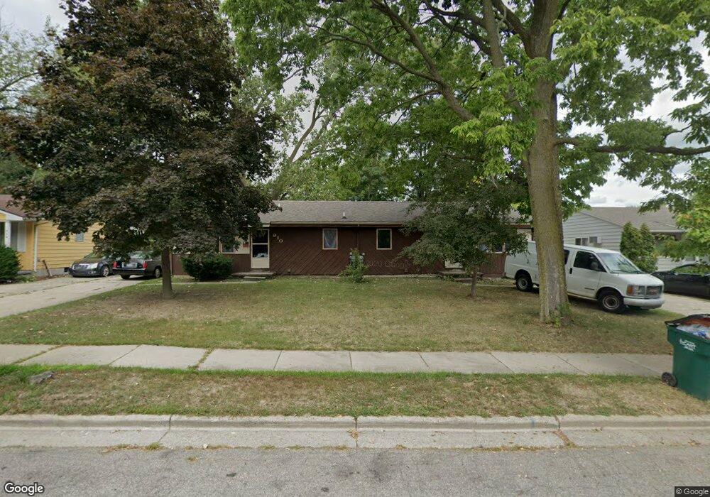 902 Vincent Ct, Lansing, MI 48910 - photo 1