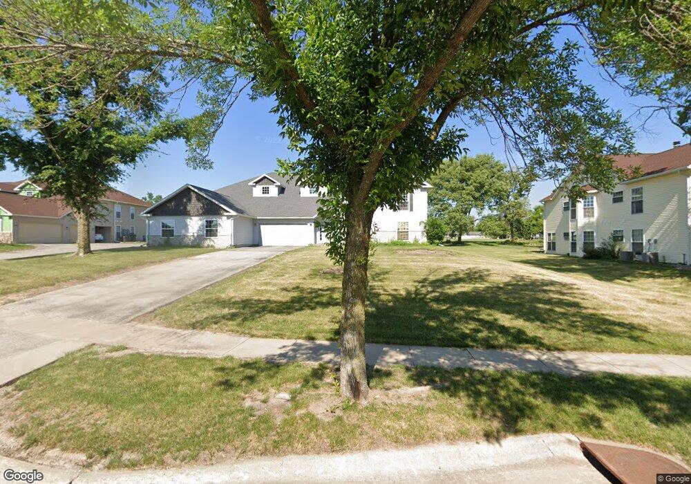 4245 Westchester Dr NE unit D, Cedar Rapids, IA 52402 - photo 1