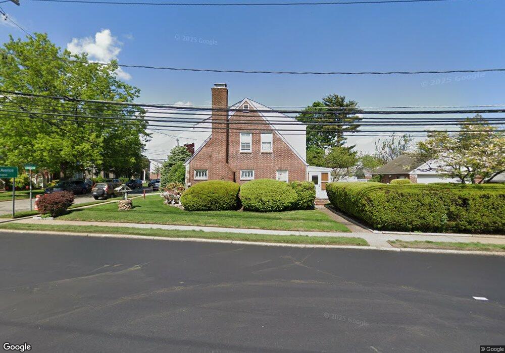 102 Kenneth Place, New Hyde Park, NY 11040 - photo 1