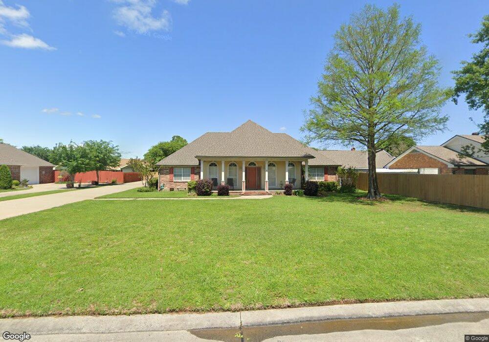 1308 Cambridge Ct, Lake Charles, LA 70605 - photo 1