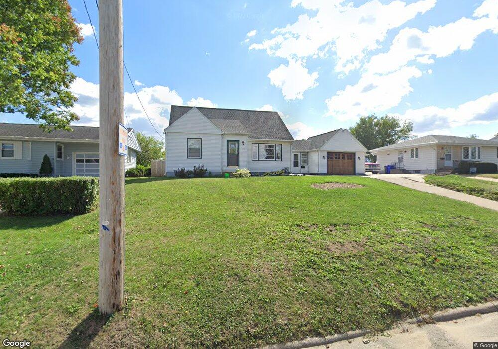 51 Wilson Ave SW, Cedar Rapids, IA 52404 - photo 1