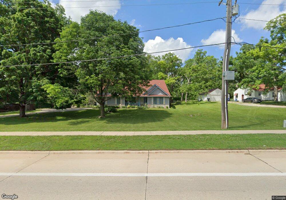 4950 42nd St NE, Cedar Rapids, IA 52411 - photo 1
