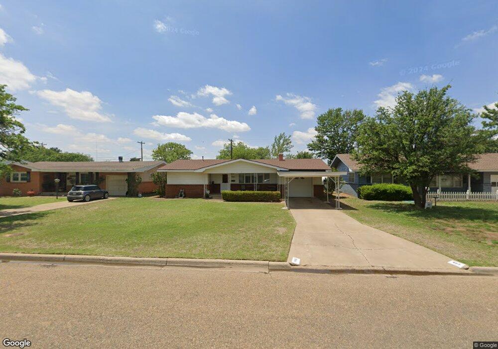 905 Zephyr St, Plainview, TX 79072 - photo 1