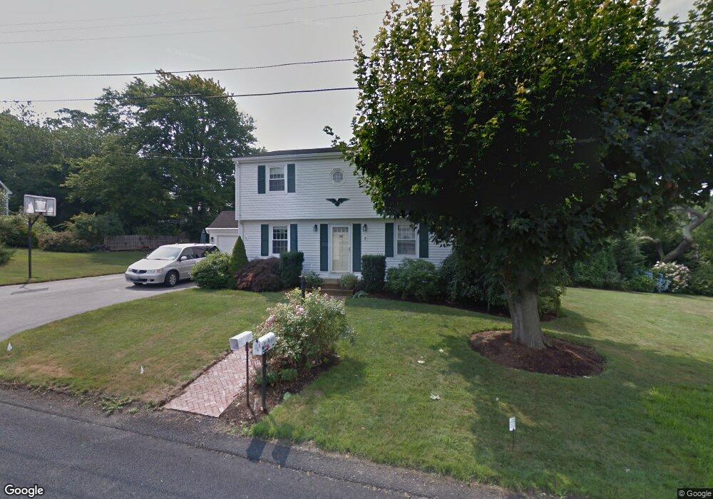 5 Winthrop Dr, Middletown, RI 02842 - photo 1