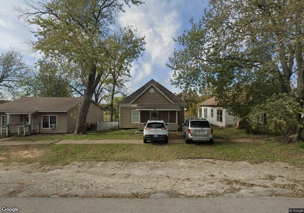 304 S Vine Ave, Cleveland, OK 74020 - photo 1