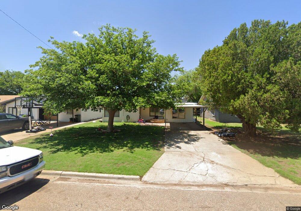 813 Borger St, Plainview, TX 79072 - photo 1