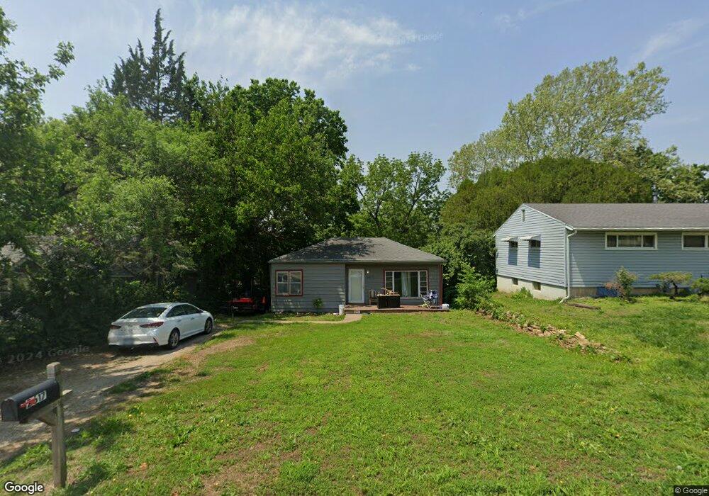 2617 SW Fillmore St, Topeka, KS 66611 - photo 1