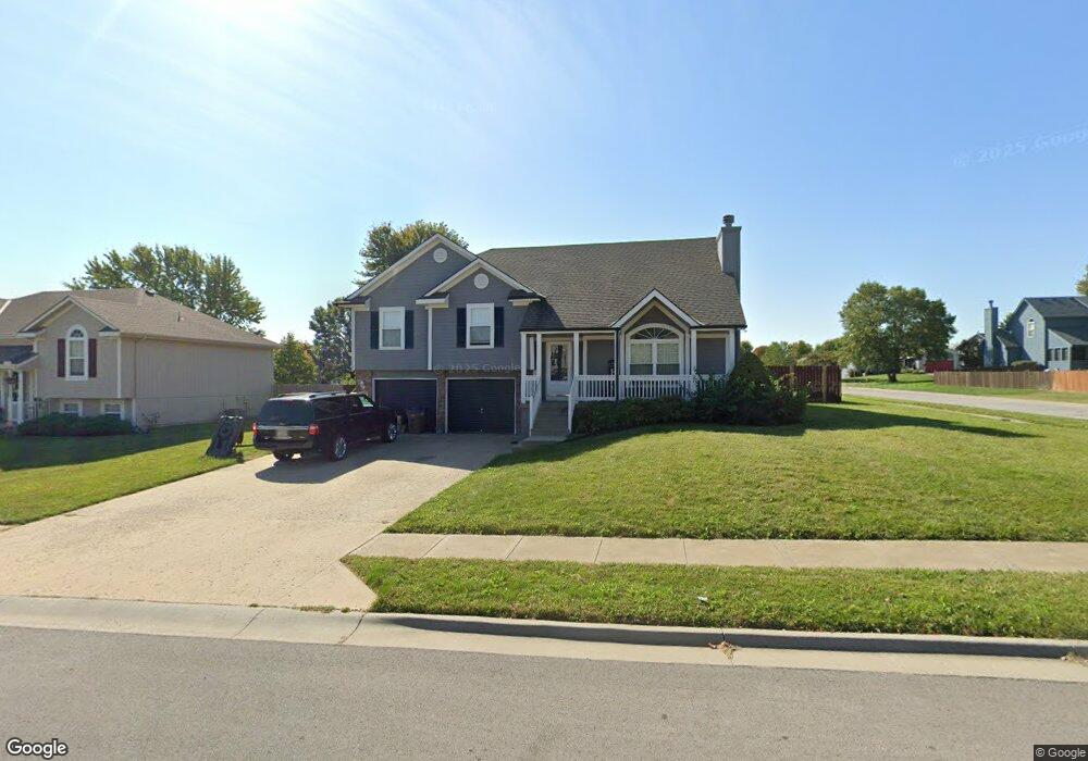 1105 Manse Dr, Raymore, MO 64083 - photo 1