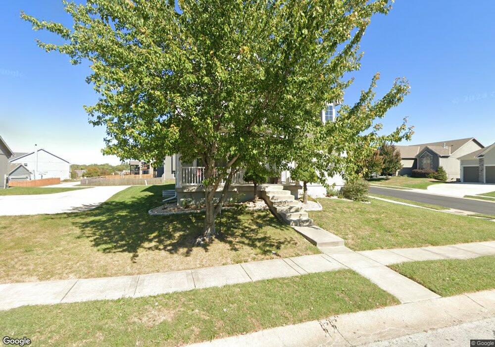 318 Mulberry Dr, Raymore, MO 64083 - photo 1