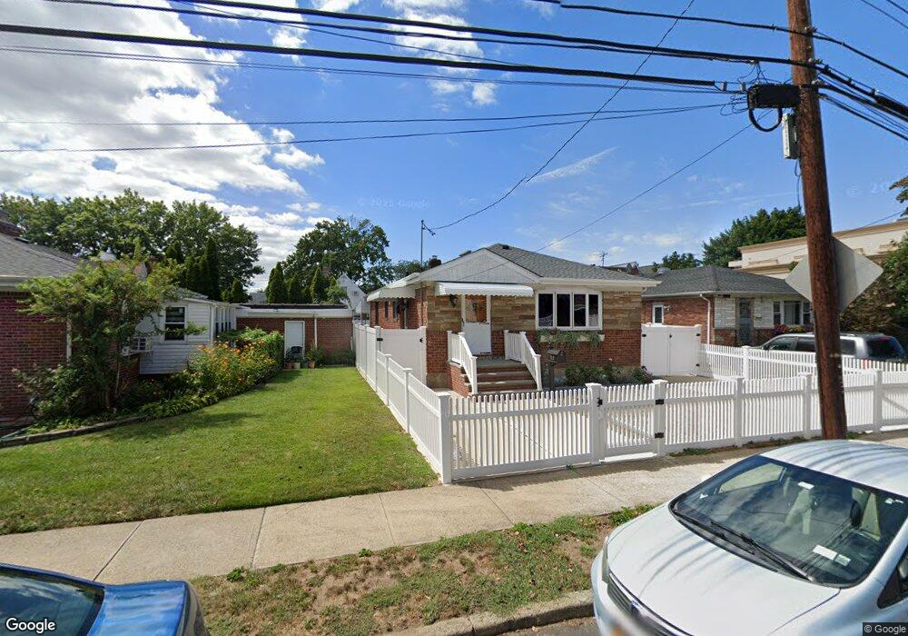 8416 265th St, Floral Park, NY 11001 - photo 1