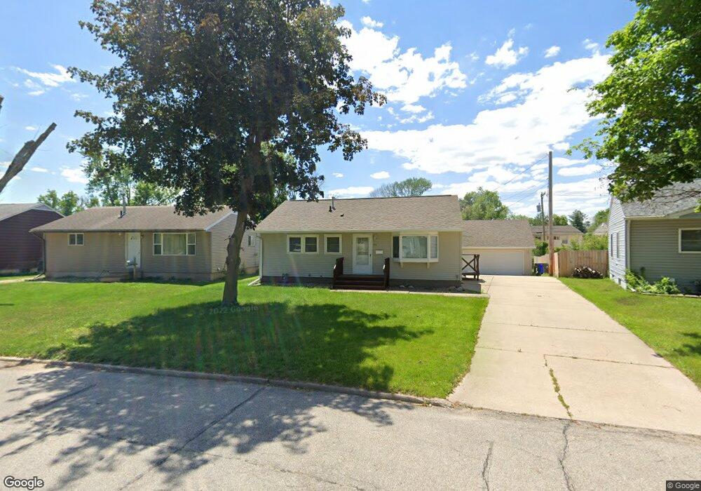 931 39th St SE, Cedar Rapids, IA 52403 - photo 1