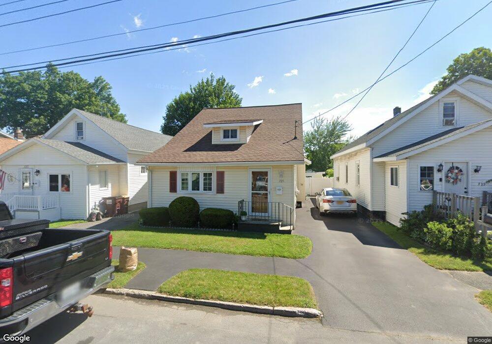 725 Cramer Ave, Schenectady, NY 12306 - photo 1