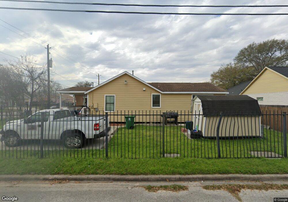 1409 Fairbanks St, Houston, TX 77009 - photo 1