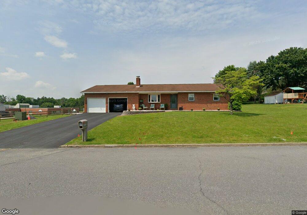 1271 Shadow Oaks Ln, Slatington, PA 18080 - photo 1