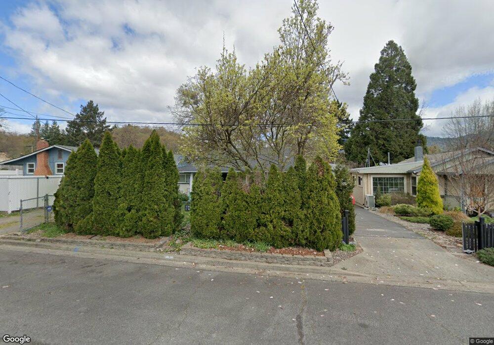 1010 NW Birch St, Grants Pass, OR 97526 - photo 1