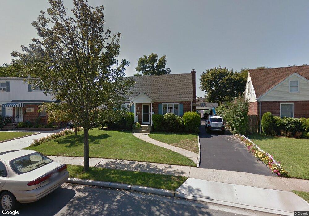 1045 Oaks Dr, Franklin Square, NY 11010 - photo 1