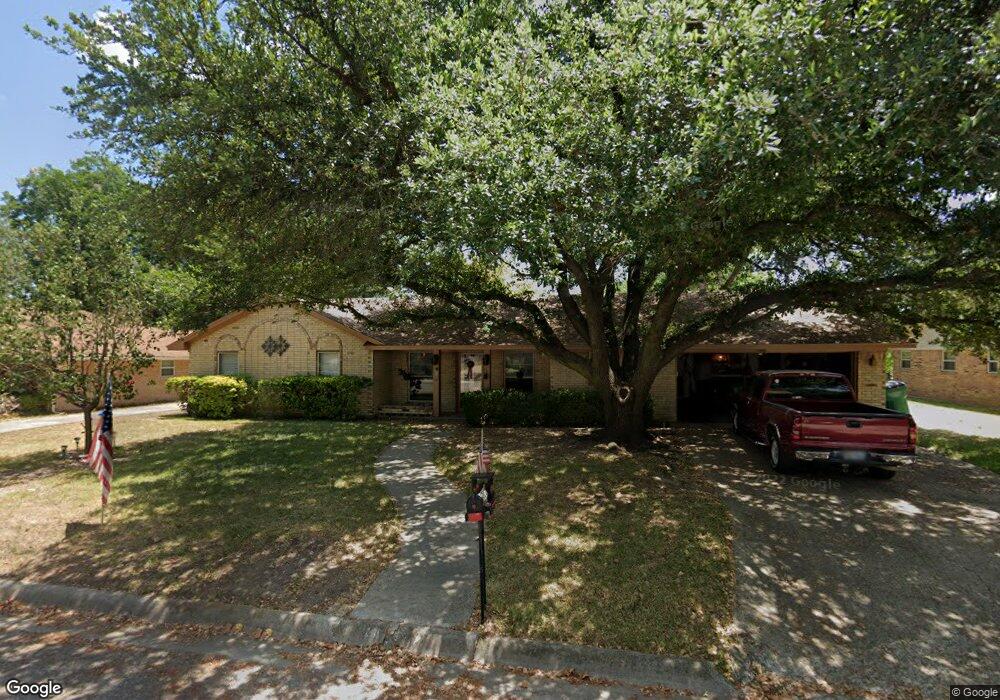 2012 Maplewood Dr, Gainesville, TX 76240 - photo 1