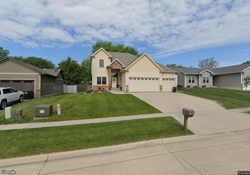 4317 Wedgewood Dr, Cedar Falls, IA 50613 - photo 1