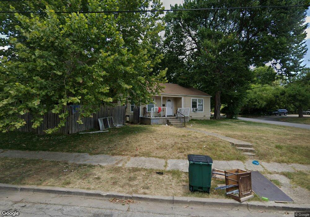 1100 N Clements St, Gainesville, TX 76240 - photo 1