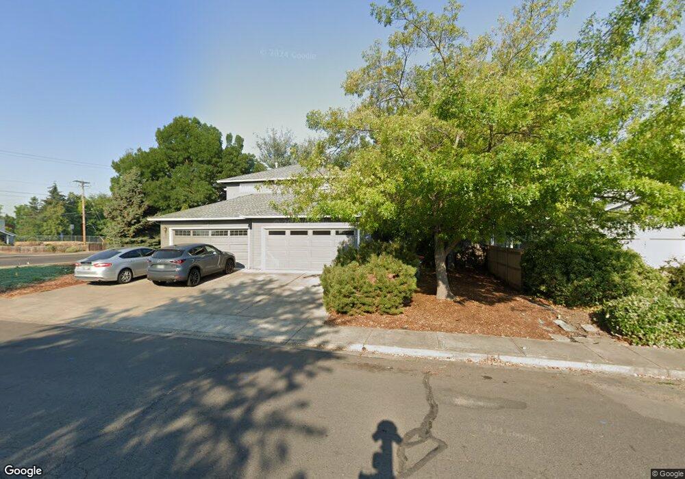 591 Briarwood Dr, Central Point, OR 97502 - photo 1