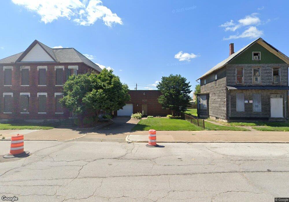 809 W 3rd St, Davenport, IA 52802 - photo 1