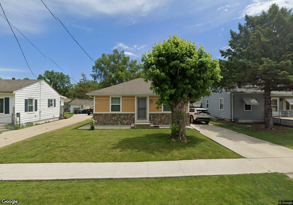 821 E 27th Ct, Des Moines, IA 50317 - photo 1