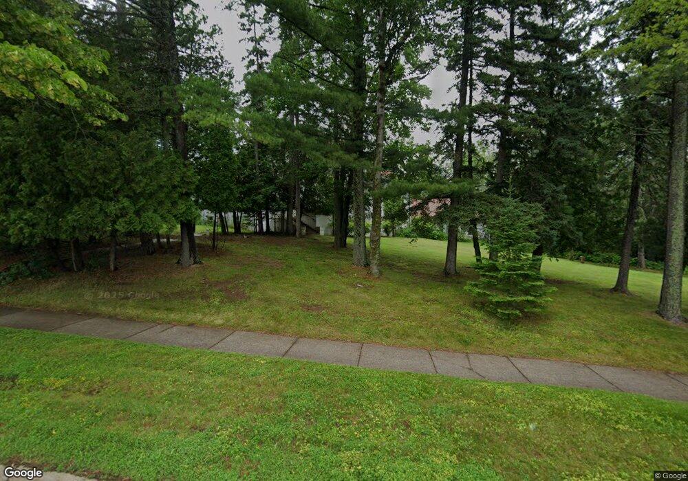 314 1/2 N Hawthorne Rd, Duluth, MN 55812 - photo 1