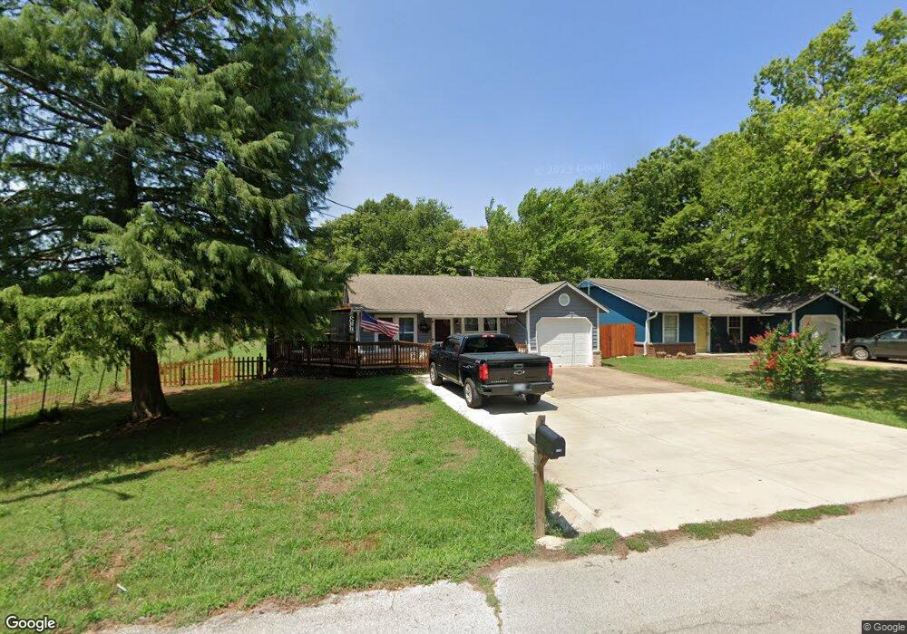 307 S Perdue Ave, Claremore, OK 74017 - photo 1