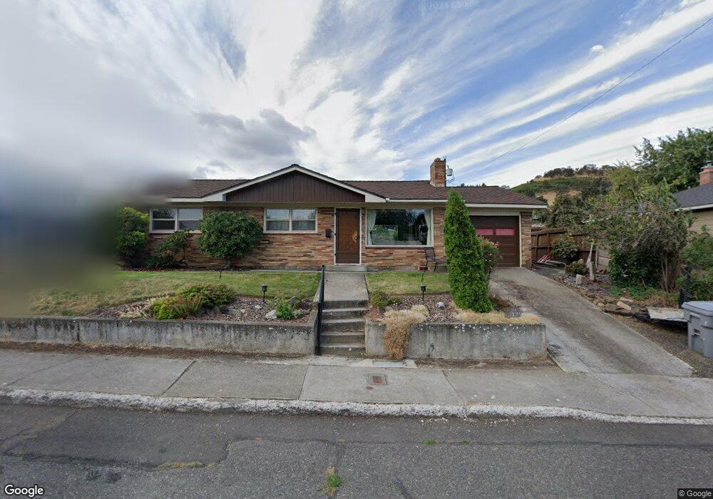 724 E 19th St, the Dalles, OR 97058 - photo 1