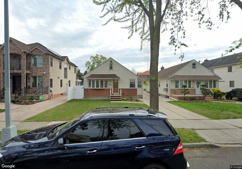 8043 266th St, Glen Oaks, NY 11004 - photo 1