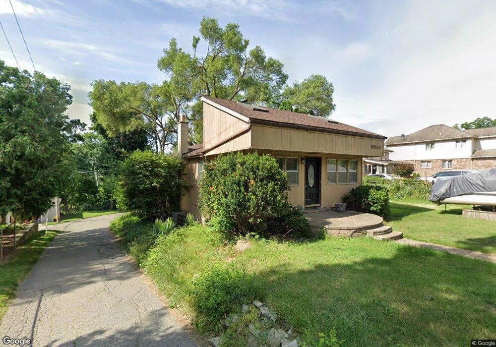 6859 Dandison Blvd, West Bloomfield, MI 48324 - photo 1