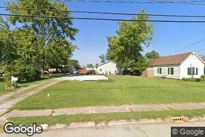907 S Van Buren St, Newton, IL 62448