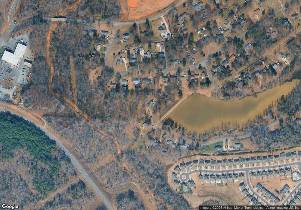 515 Lake View Dr, Fort Mill, SC 29715 - photo 1