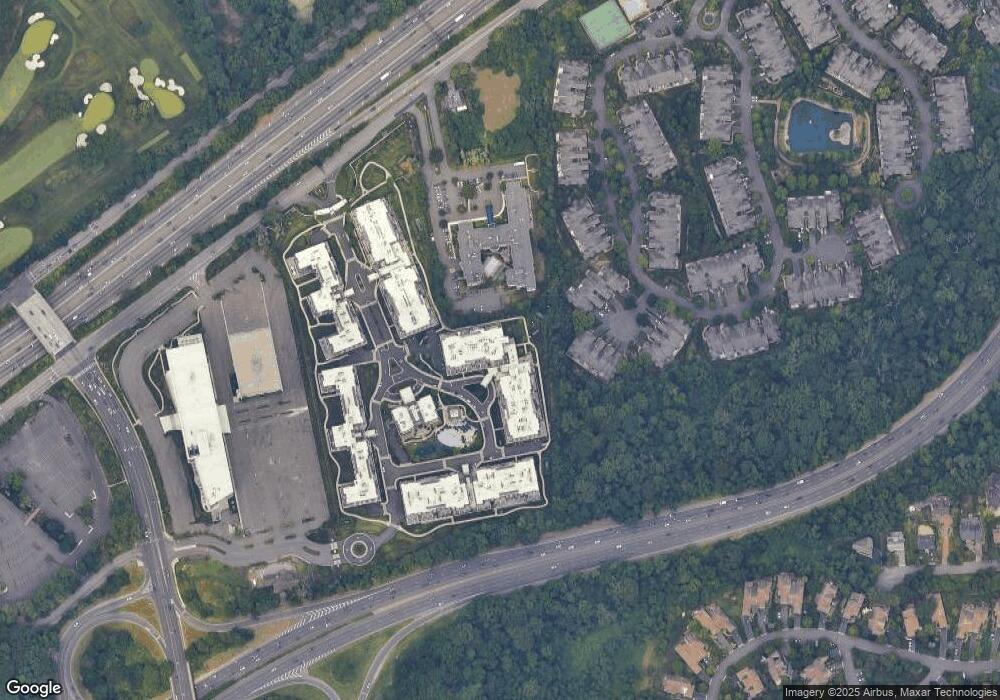 2000 Royal Ct unit 2301, North Hills, NY 11040 - photo 1