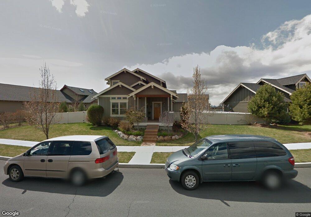 1053 NW Rimrock Dr, Redmond, OR 97756 - photo 1