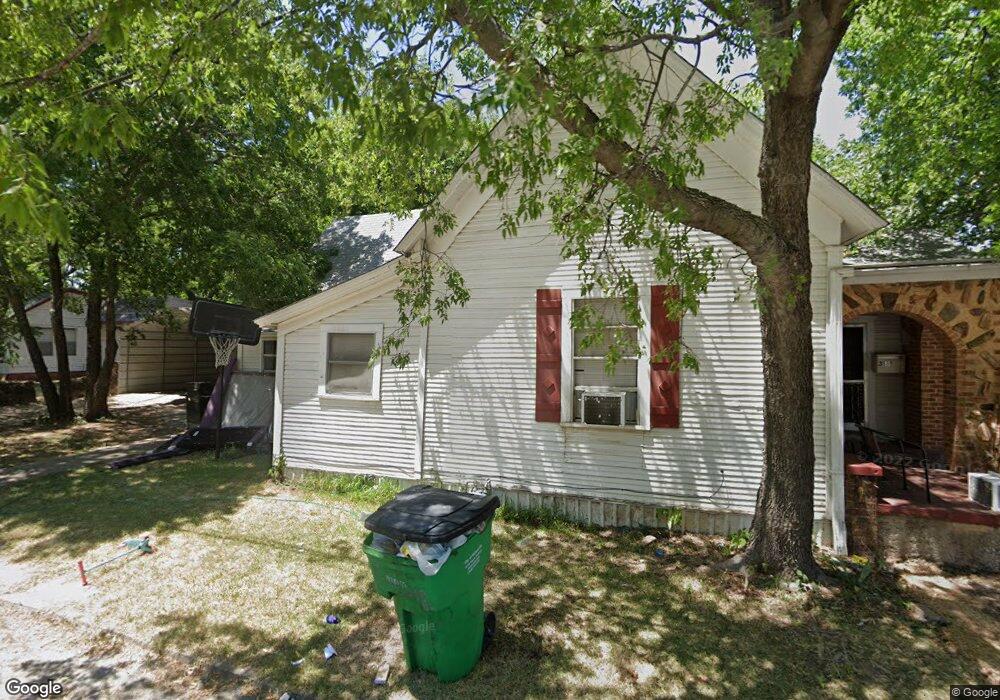 313 S Lindsay St, Gainesville, TX 76240 - photo 1