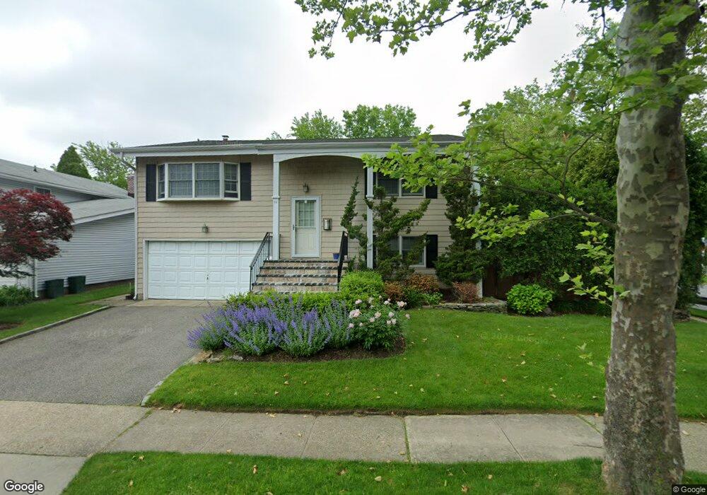 39 Seaview Ln, Port Washington, NY 11050 - photo 1