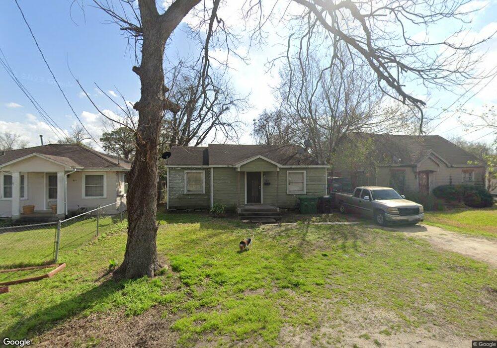 916 Lindale St, Houston, TX 77022 - photo 1
