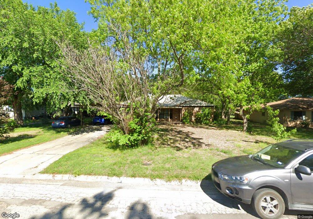 106 Line Dr, Gainesville, TX 76240 - photo 1