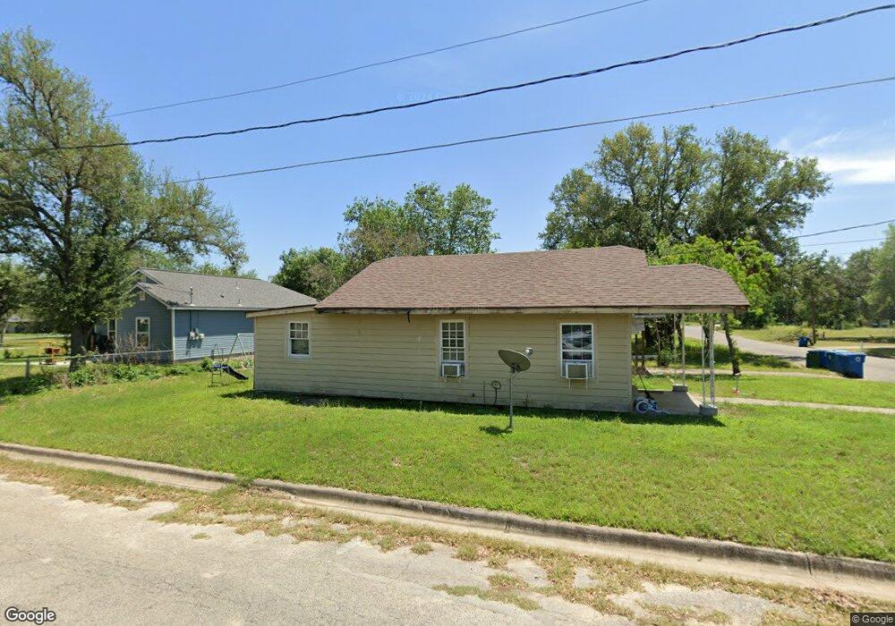 610 N Polk St, Beeville, TX 78102 - photo 1