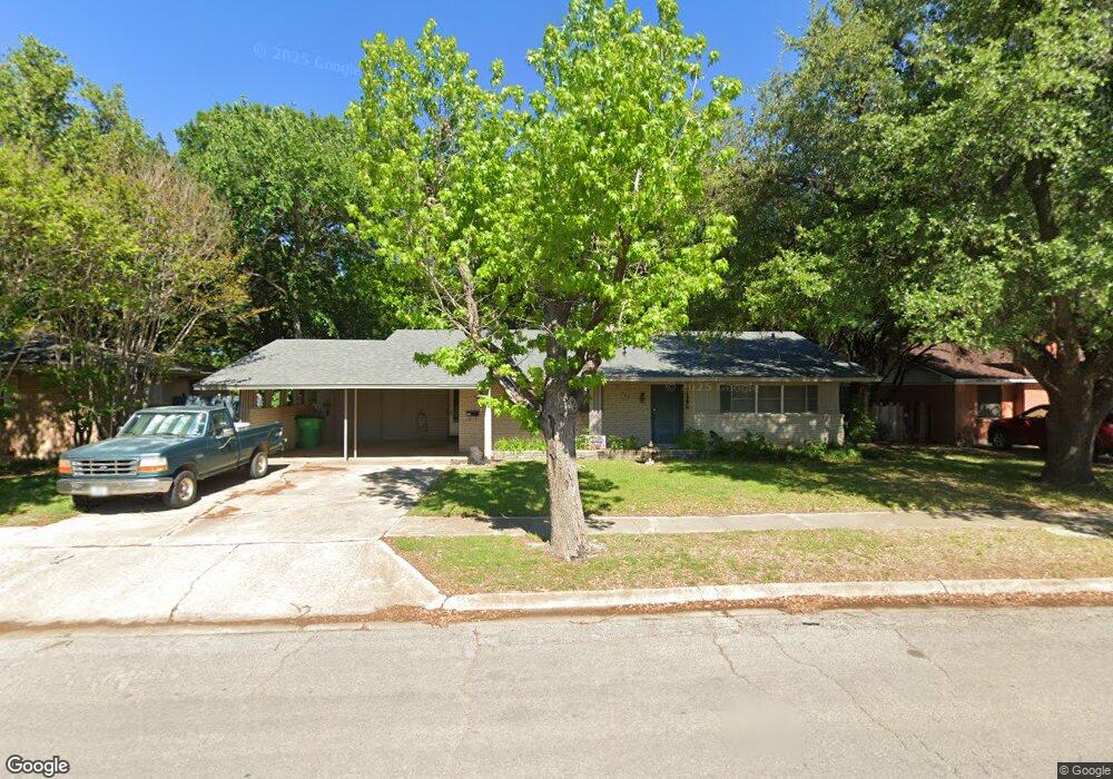 704 Line Dr, Gainesville, TX 76240 - photo 1