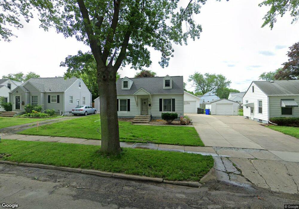 1812 Chandler St SW, Cedar Rapids, IA 52404 - photo 1