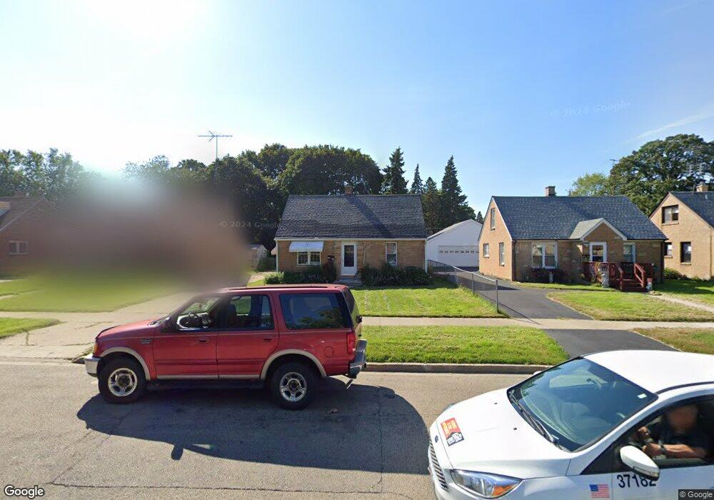 1102 N Berwick Blvd, Waukegan, IL 60085 - photo 1