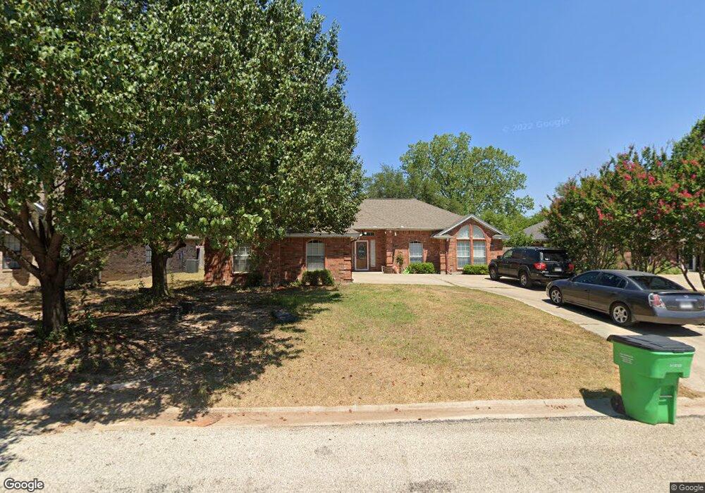 1102 Oxford Dr, Gainesville, TX 76240 - photo 1