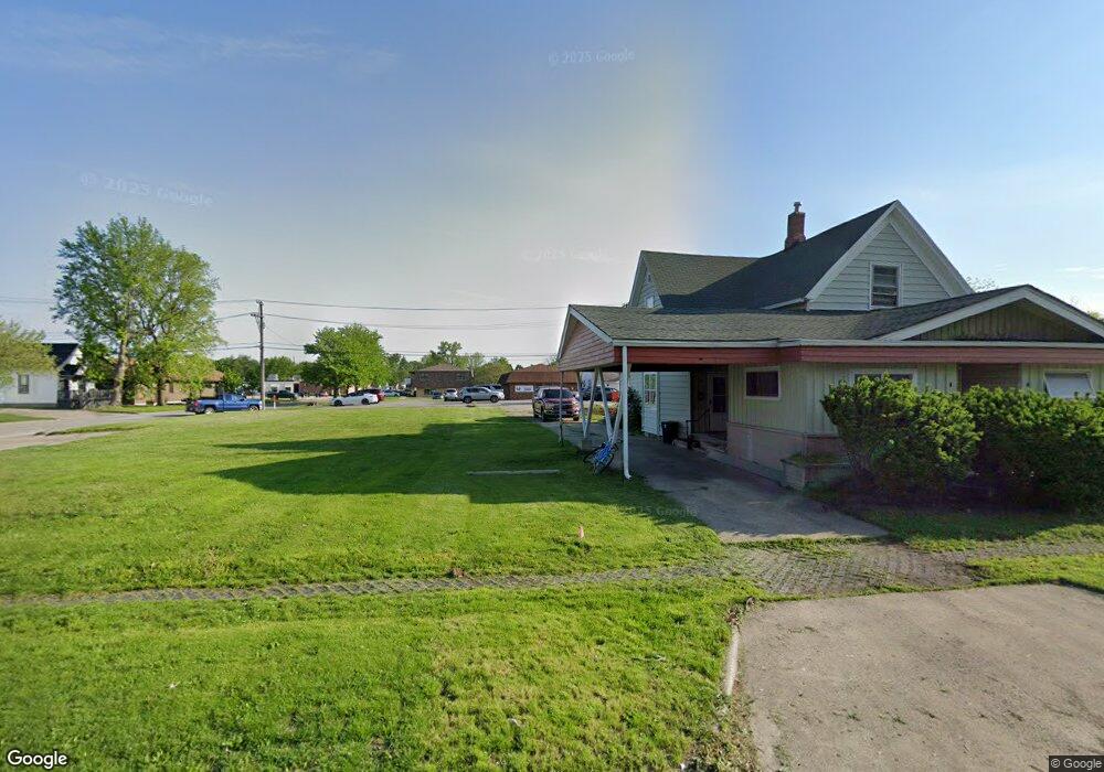 1020 Charleston Ave, Mattoon, IL 61938 - photo 1