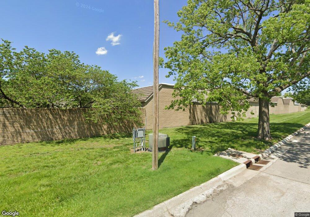 18 SW Pepper Tree Ln, Topeka, KS 66611 - photo 1