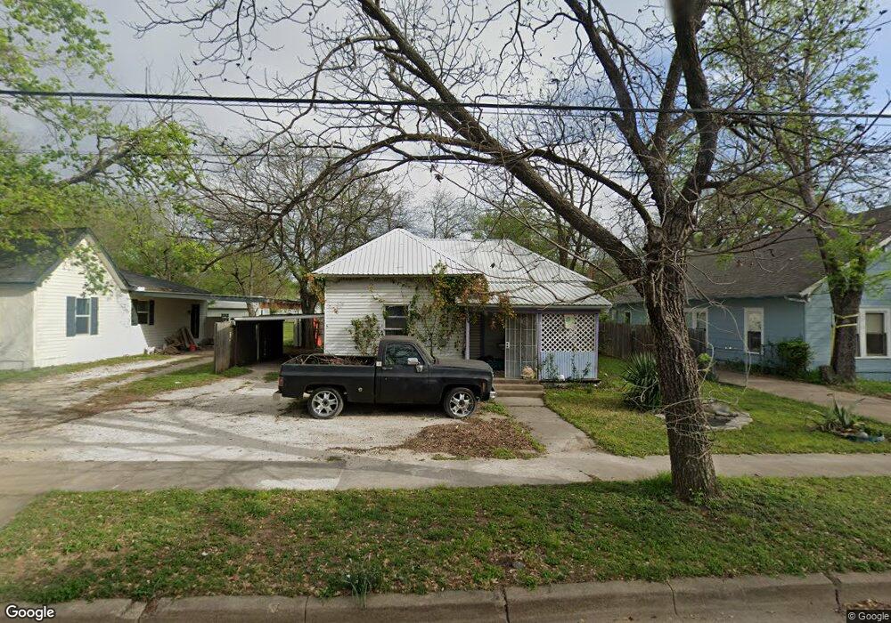 224 W Willingham St, Cleburne, TX 76033 - photo 1