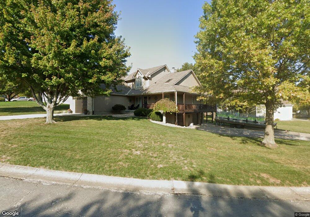 210 SW Seagull Ct, Lees Summit, MO 64082 - photo 1